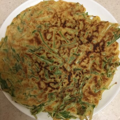 先日、市販のチヂミ粉で具材も色々入れてチヂミを焼きましたが、断然この水菜だけのチヂミの方がおいし〜〜い(๑>◡<๑)